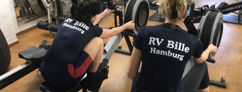 Das Team beim Training auf den Ergometern.