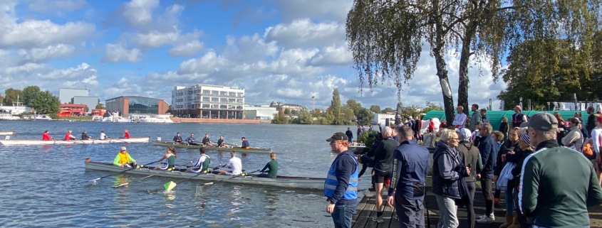 Voller Steg bei der Matjesregatta 2026